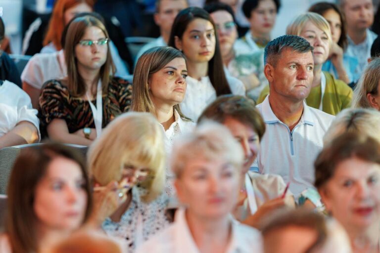 Команда КМКЛ №10 сьогодні взяла участь у важливому заході, присвяченому розвитку мережі Центрів ментального здоров’я у громадах та презентації навчальної програми «Спеціалізовані послуги з психічного здоров’я на рівні громади».
